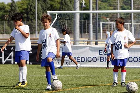 Летний футбольный лагерь в Барселоне. Клуб 1 дивизиона RCD ESPANYOL (Фото 01)